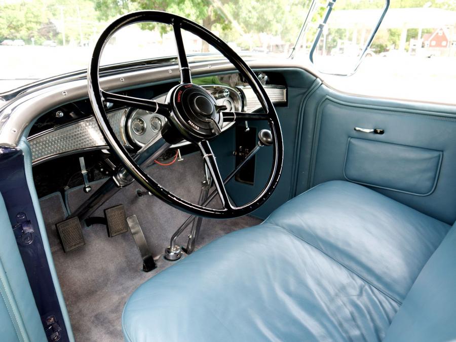 Интерьер Cadillac V12 370-A Roadster by Fleetwood 1931 года  (фото 8 из 15)